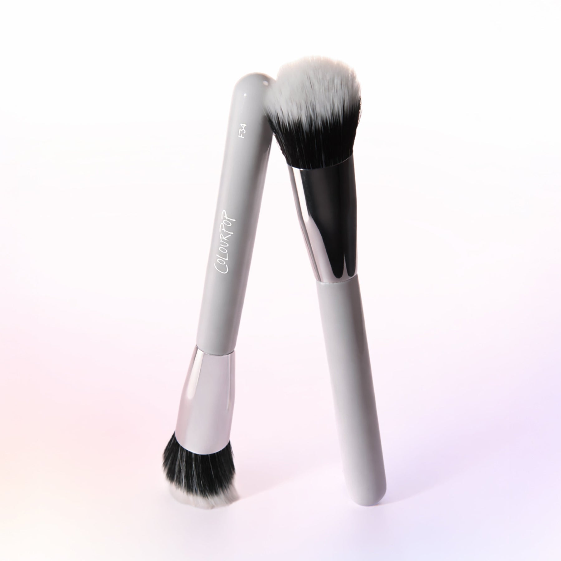 Angled Blending Face Brush - Quiet Comfort
